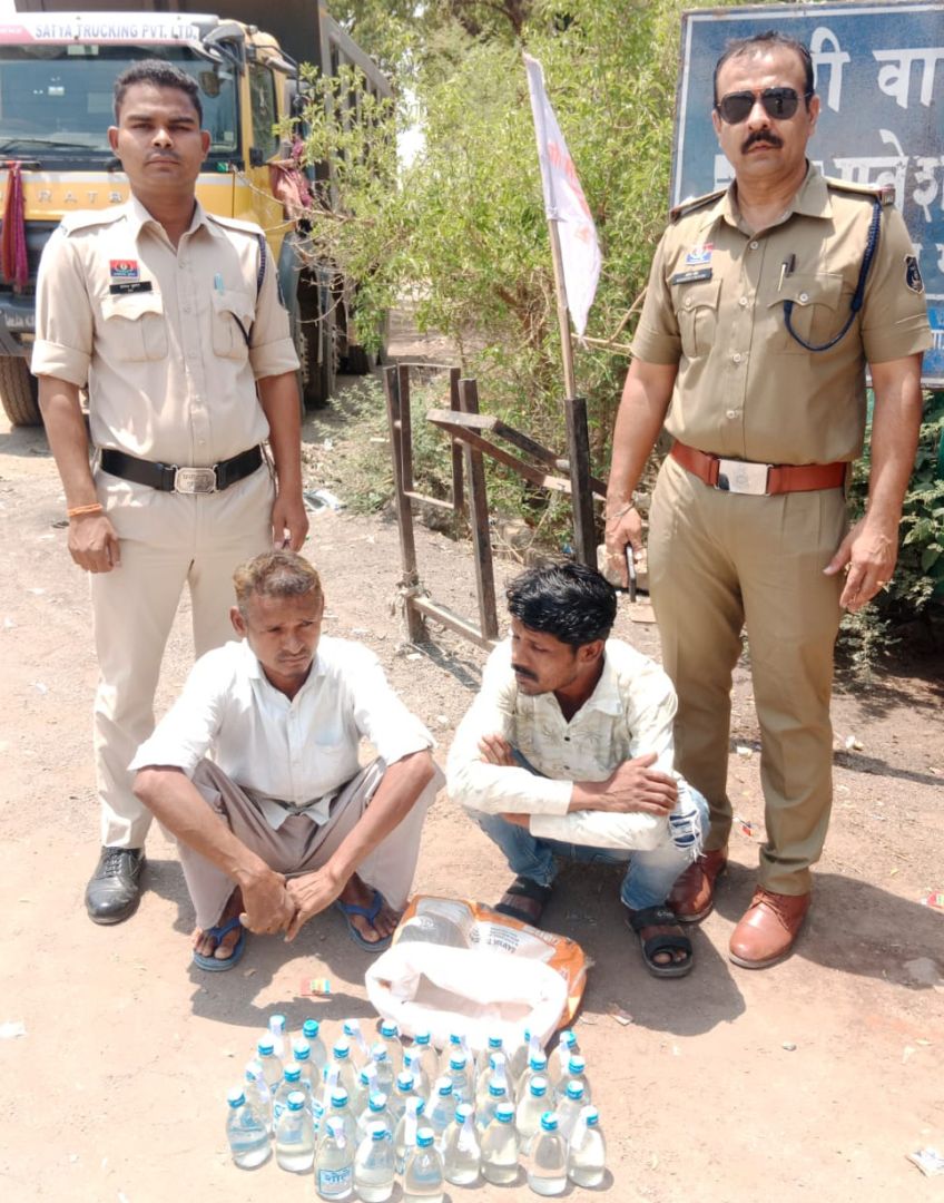मुखबिर सूचना पर स. लोहारा थाना की टीम द्वारा रेगाखार तिराहा के पास नाकाबंदी कर कार्रवाई की गई। इस दौरान मुखबिर के बताए अ