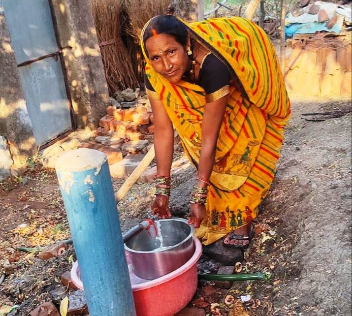  लक्ष्मी बाई, गीता सहित ग्रामीणों को घर में ही मिल रहा स्वच्छ पेयजल  दूर से पानी लाने की समस्या से मिली राहत