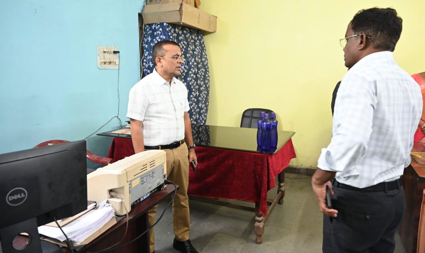 निर्धारित समय से विलंब से कार्यालय पहुंचने पर उपसंचालक,समाज कल्याण को कारण बताओ नोटिस