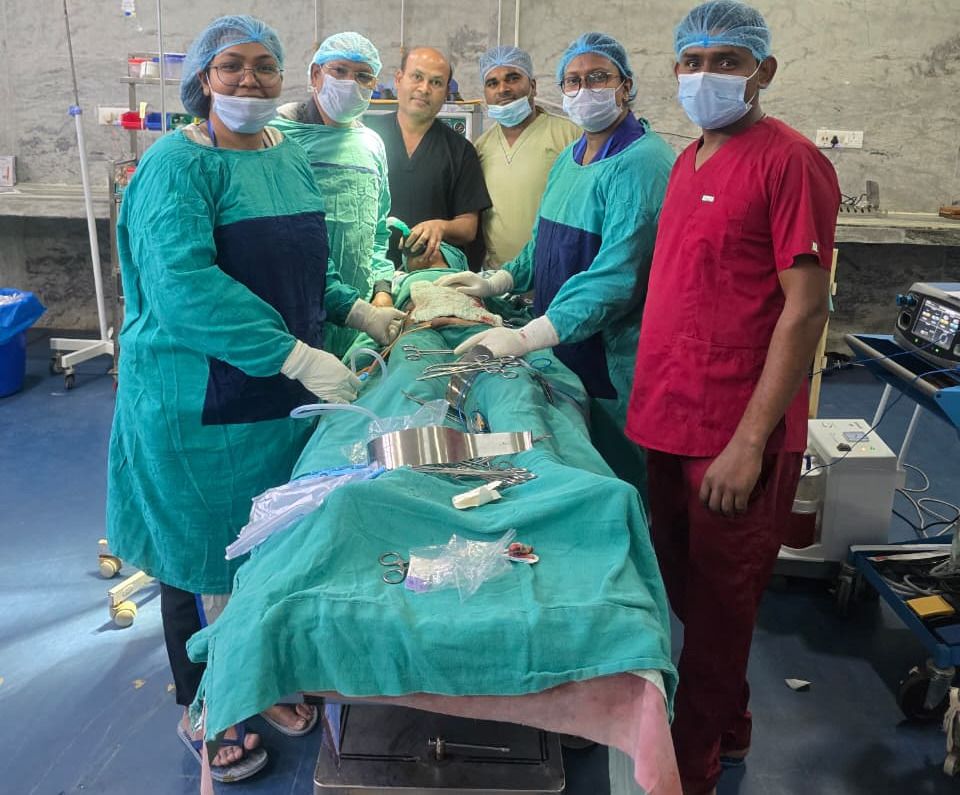 जिला चिकित्सालय में आधुनिक स्वास्थ्य सेवाओं की सुदृढ़ पहल  केन्द्रीय राज्यमंत्री श्री साहू ने किया सीटी स्कैन मशीन का अवल