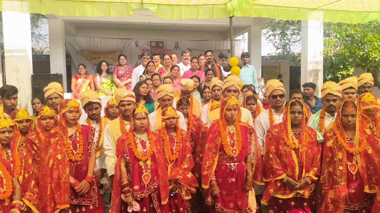 मुख्यमंत्री कन्या विवाह योजना: सिवनी च में 33 जोड़े बंधे परिणय सूत्र में, जनप्रतिनिधियों ने दिया सुखद दांपत्य का आशीर्वाद