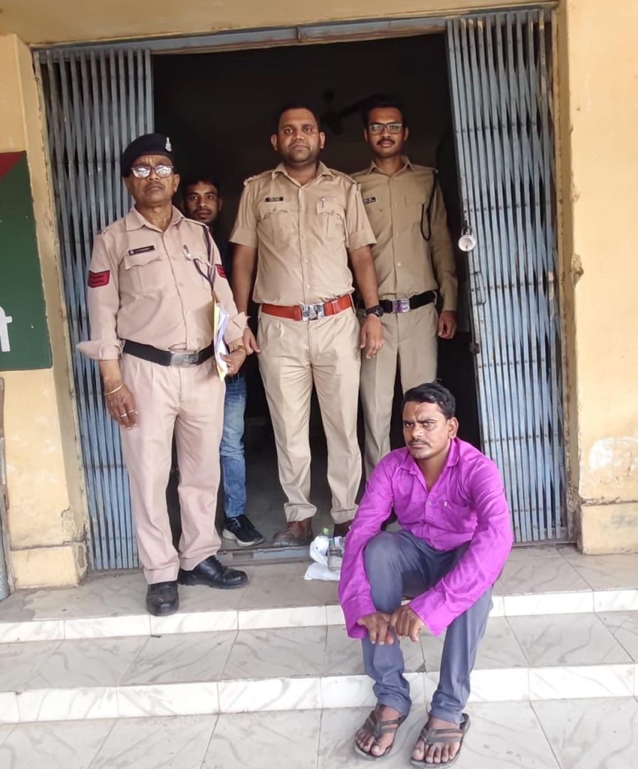 अवैध शराब पर आबकारी विभाग की  कार्रवाई, आरोपी गिरफ्तार  30 पाव देसी शराब जब्त, गैरजमानती धाराओं के तहत मामला दर्ज