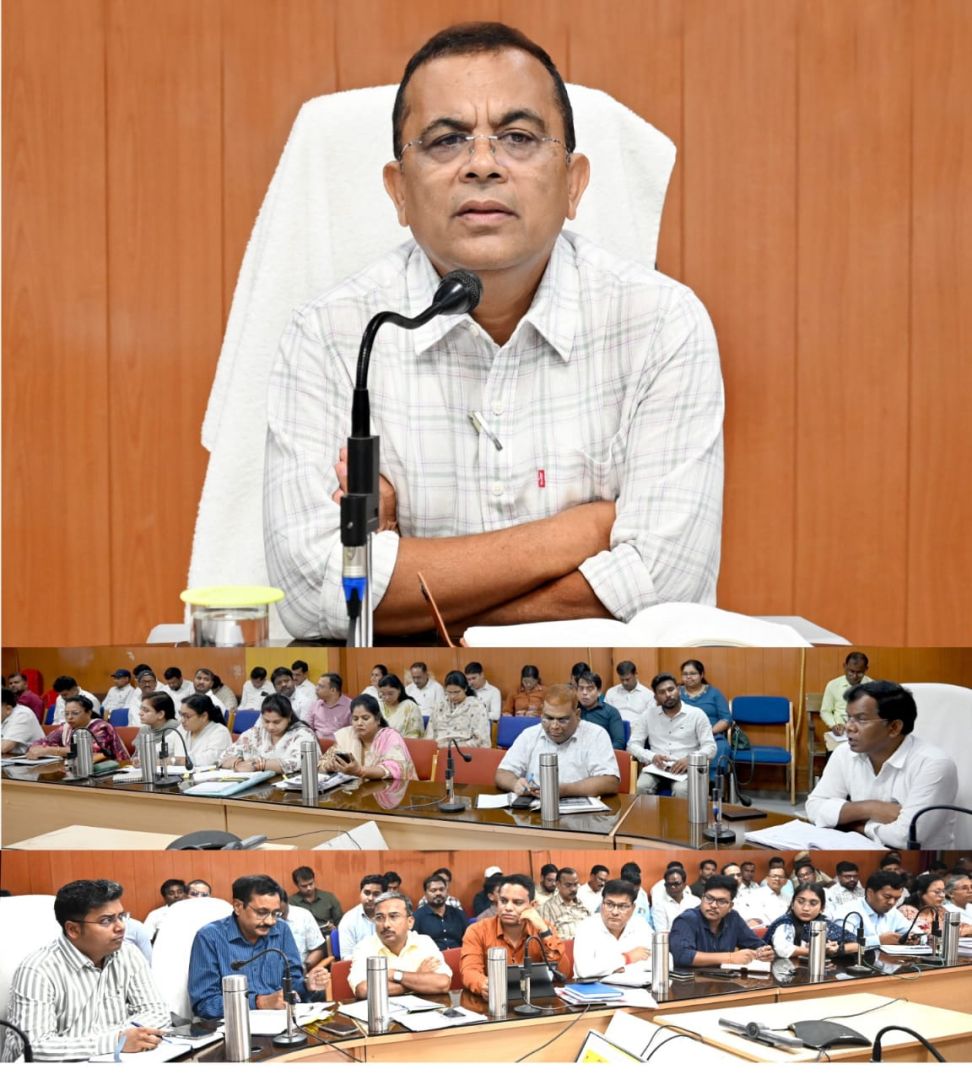 कलेक्टर ने साप्ताहिक समय-सीमा बैठक में खरीफ, शिक्षा, वृक्षारोपण एवं योजनाओं के क्रियान्वयन की समीक्षा की